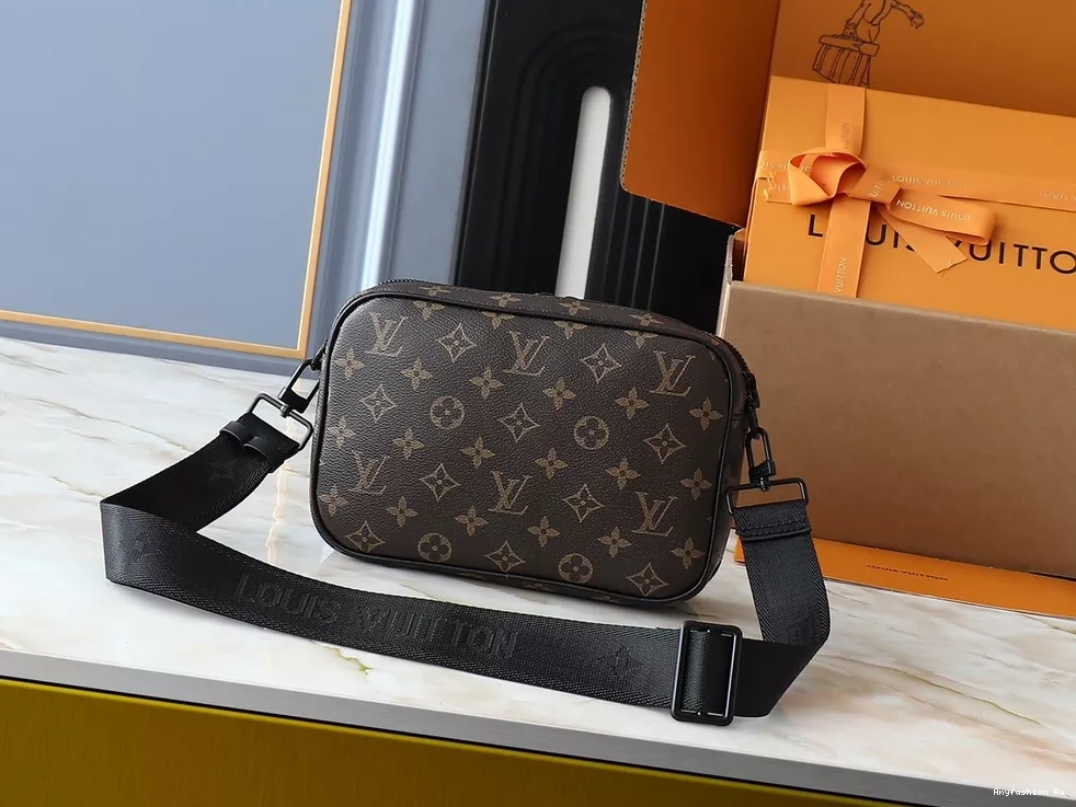 Durable Bags Messenger 313 Louis Vuitton Unisex For 0426